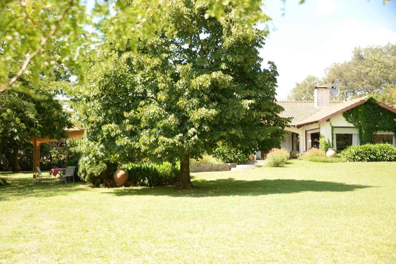 Villa Golf - Casa De Huespedes Tandil Exterior foto